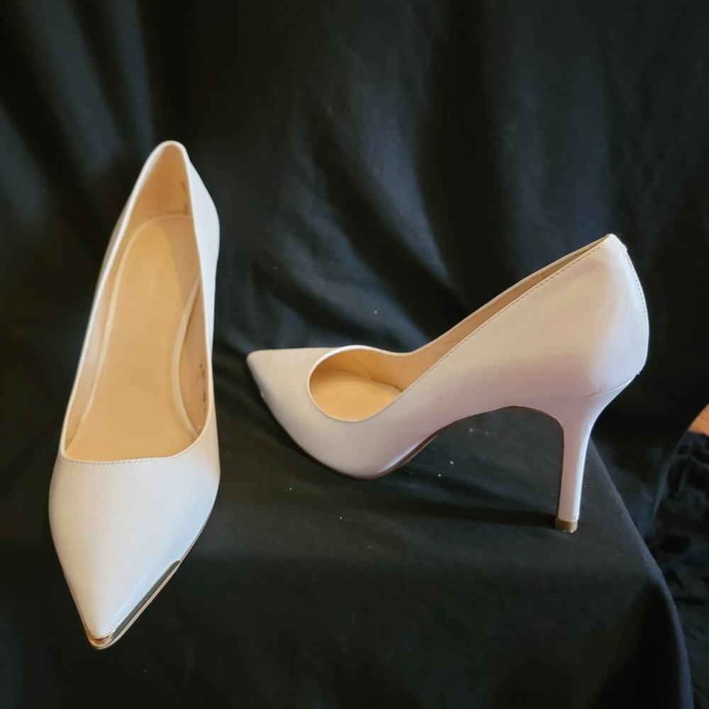 Nine West White Pump Gold Toe Embellishment Heels Tip 3 inch